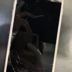iPhone8Plusの画面が割れ液晶が不灯の状態に!その状態でも修理ができます!