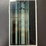 iPhone7Plusの画面が割れ液晶には線が入り液漏れが・・・その状態でも修理が可能です!