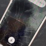 バキバキに割れてしまったiPhone7は修理できるのか!?即日で対応できます!