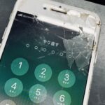 iPhone8の画面が割れて一部はガラスが剥がれ落ちてしまった!画面交換で直す事ができます!