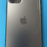 iPhone11Pro背面修理のご紹介！背面が割れたら機種変更？